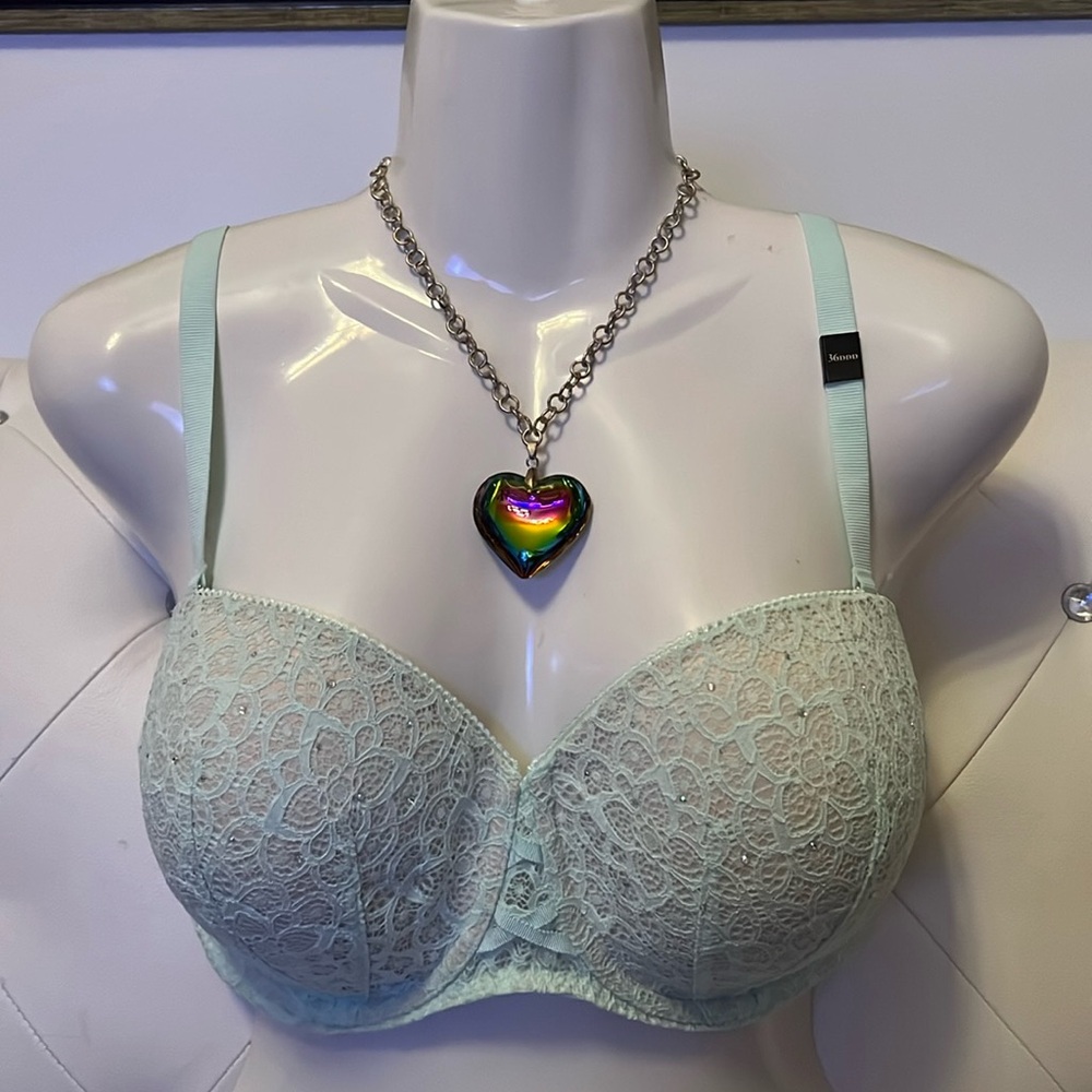Victoria’s Secret Convertible Bra 36DDD